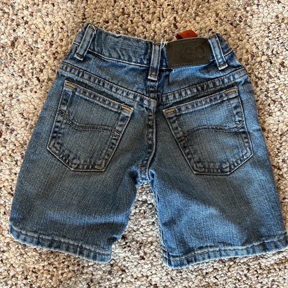 Boys Jean shorts - Picture 2 of 4